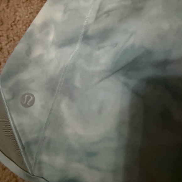 Lululemon Hotty Hot 4” Light Blue Tie-Dye Shorts - Picture 4 of 5